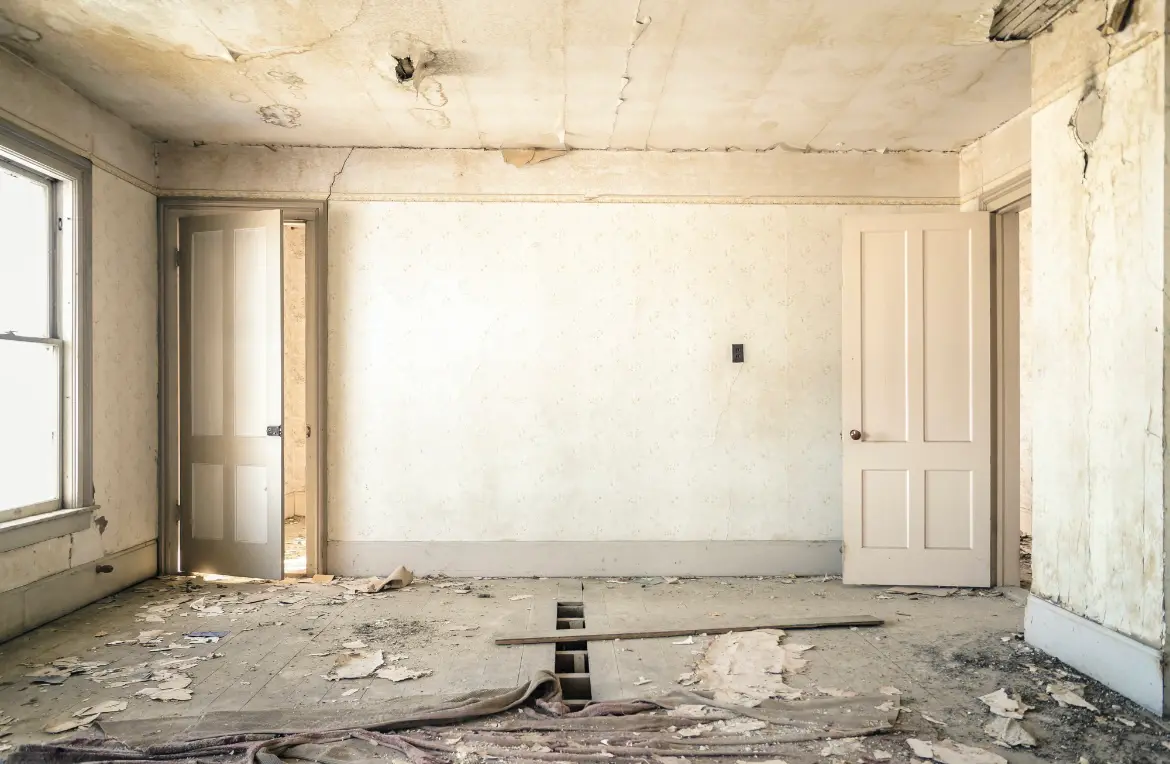 Waste disposal crew managing a cleanout project in Annetta